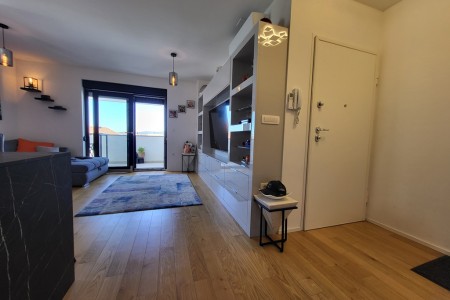 ZADAR - Trosoban penthouse sa krovnom terasom - Centar grada