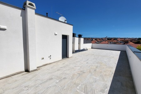 ZADAR - Trosoban penthouse sa krovnom terasom - Centar grada